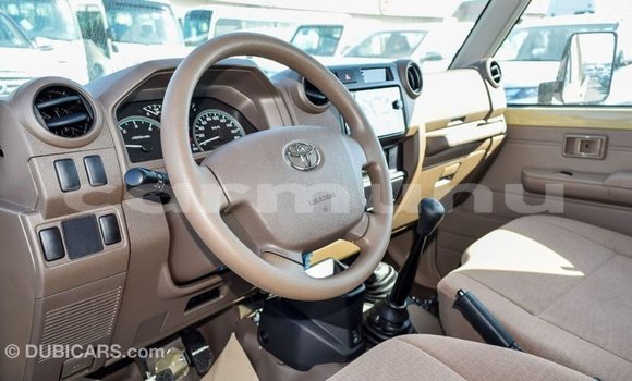 Acheter Import Voiture Toyota Land Cruiser Beige à Import - Dubai, Région de la Bouenza Acheter Import Voiture Toyota Land Cruiser Beige à Import - Dubai, Région de la Bouenza