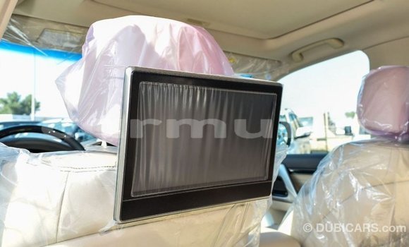 Acheter Import Voiture Toyota Land Cruiser Blanc à Import - Dubai, Région de la Bouenza Acheter Import Voiture Toyota Land Cruiser Blanc à Import - Dubai, Région de la Bouenza