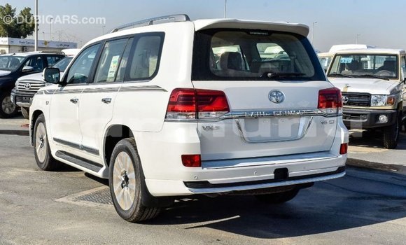 Acheter Import Voiture Toyota Land Cruiser Blanc à Import - Dubai, Région de la Bouenza Acheter Import Voiture Toyota Land Cruiser Blanc à Import - Dubai, Région de la Bouenza