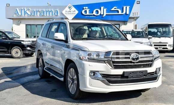 Acheter Import Voiture Toyota Land Cruiser Blanc à Import - Dubai, Région de la Bouenza Acheter Import Voiture Toyota Land Cruiser Blanc à Import - Dubai, Région de la Bouenza