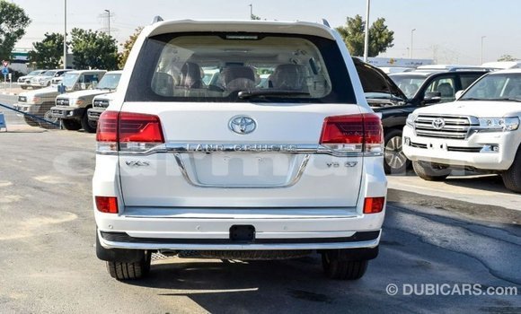 Acheter Import Voiture Toyota Land Cruiser Blanc à Import - Dubai, Région de la Bouenza Acheter Import Voiture Toyota Land Cruiser Blanc à Import - Dubai, Région de la Bouenza