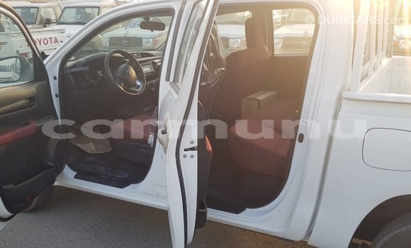 Acheter Import Voiture Toyota Hilux Blanc à Import - Dubai, Région de la Bouenza Acheter Import Voiture Toyota Hilux Blanc à Import - Dubai, Région de la Bouenza