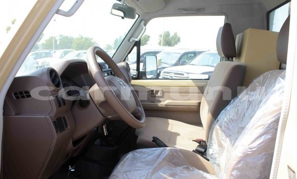 Acheter Import Voiture Toyota Land Cruiser Beige à Import - Dubai, Région de la Bouenza Acheter Import Voiture Toyota Land Cruiser Beige à Import - Dubai, Région de la Bouenza