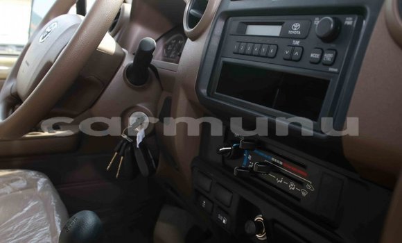 Acheter Import Voiture Toyota Land Cruiser Beige à Import - Dubai, Région de la Bouenza Acheter Import Voiture Toyota Land Cruiser Beige à Import - Dubai, Région de la Bouenza