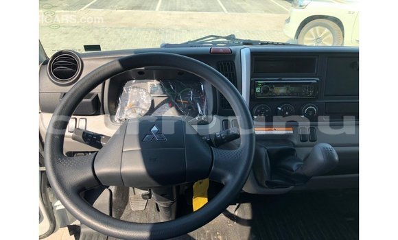 Acheter Import Voiture Mitsubishi Carisma Blanc à Import - Dubai, Région de la Bouenza Acheter Import Voiture Mitsubishi Carisma Blanc à Import - Dubai, Région de la Bouenza