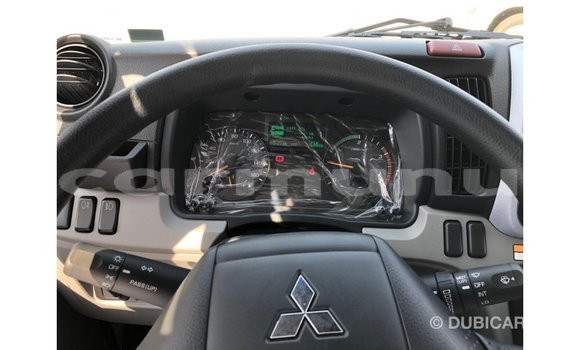 Acheter Import Voiture Mitsubishi Carisma Blanc à Import - Dubai, Région de la Bouenza Acheter Import Voiture Mitsubishi Carisma Blanc à Import - Dubai, Région de la Bouenza