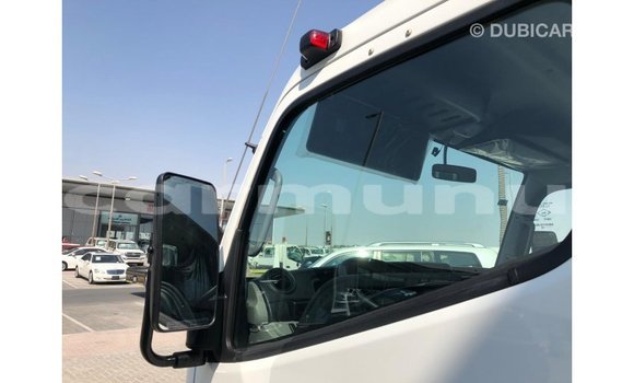 Acheter Import Voiture Mitsubishi Carisma Blanc à Import - Dubai, Région de la Bouenza Acheter Import Voiture Mitsubishi Carisma Blanc à Import - Dubai, Région de la Bouenza