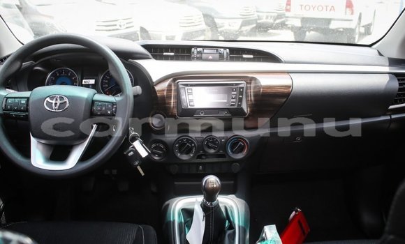 Acheter Import Voiture Toyota Hilux Blanc à Import - Dubai, Région de la Bouenza Acheter Import Voiture Toyota Hilux Blanc à Import - Dubai, Région de la Bouenza