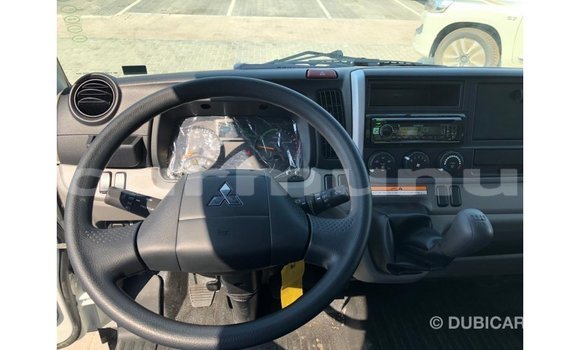 Acheter Import Voiture Mitsubishi Carisma Blanc à Import - Dubai, Région de la Bouenza Acheter Import Voiture Mitsubishi Carisma Blanc à Import - Dubai, Région de la Bouenza