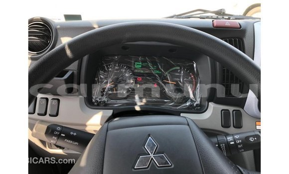 Acheter Import Voiture Mitsubishi Carisma Blanc à Import - Dubai, Région de la Bouenza Acheter Import Voiture Mitsubishi Carisma Blanc à Import - Dubai, Région de la Bouenza