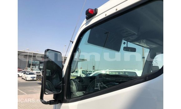 Acheter Import Voiture Mitsubishi Carisma Blanc à Import - Dubai, Région de la Bouenza Acheter Import Voiture Mitsubishi Carisma Blanc à Import - Dubai, Région de la Bouenza