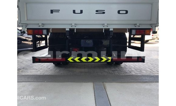 Acheter Import Voiture Mitsubishi Carisma Blanc à Import - Dubai, Région de la Bouenza Acheter Import Voiture Mitsubishi Carisma Blanc à Import - Dubai, Région de la Bouenza