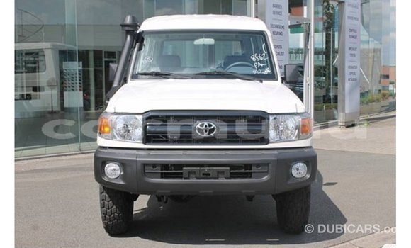 Acheter Import Voiture Toyota Land Cruiser Blanc à Import - Dubai, Région de la Bouenza Acheter Import Voiture Toyota Land Cruiser Blanc à Import - Dubai, Région de la Bouenza