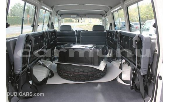 Acheter Import Voiture Toyota Land Cruiser Blanc à Import - Dubai, Région de la Bouenza Acheter Import Voiture Toyota Land Cruiser Blanc à Import - Dubai, Région de la Bouenza