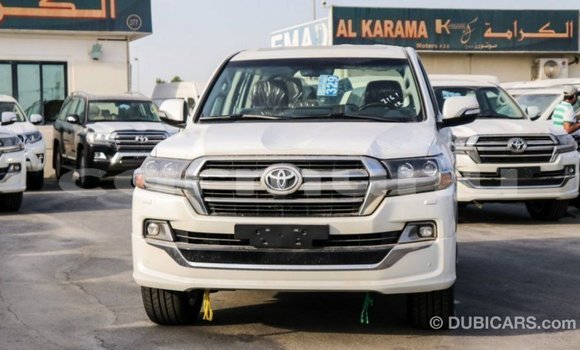 Acheter Import Voiture Toyota Land Cruiser Blanc à Import - Dubai, Région de la Bouenza Acheter Import Voiture Toyota Land Cruiser Blanc à Import - Dubai, Région de la Bouenza
