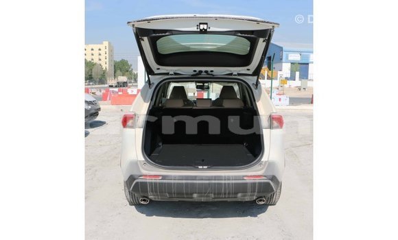 Buy Import Toyota HiAce White Truck in Import - Dubai in Region of Bouenza Buy Import Toyota HiAce White Truck in Import - Dubai in Region of Bouenza