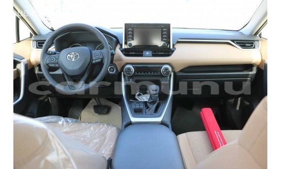 Buy Import Toyota HiAce White Truck in Import - Dubai in Region of Bouenza Buy Import Toyota HiAce White Truck in Import - Dubai in Region of Bouenza