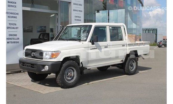 Buy Import Toyota Land Cruiser White Car in Import - Dubai in Region of Bouenza Buy Import Toyota Land Cruiser White Car in Import - Dubai in Region of Bouenza