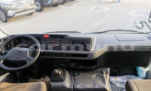 Acheter Import Voiture Toyota Coaster Blanc à Import - Dubai, Région de la Bouenza Acheter Import Voiture Toyota Coaster Blanc à Import - Dubai, Région de la Bouenza