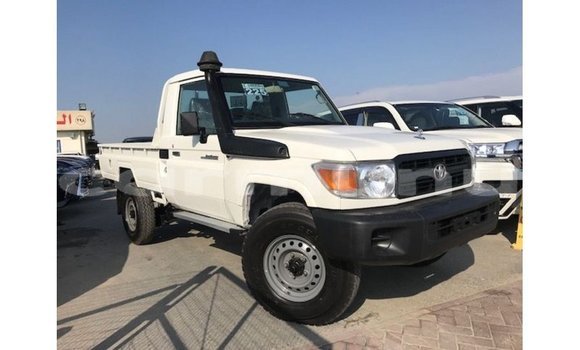Acheter Import Voiture Toyota Land Cruiser Blanc à Import - Dubai, Région de la Bouenza Acheter Import Voiture Toyota Land Cruiser Blanc à Import - Dubai, Région de la Bouenza