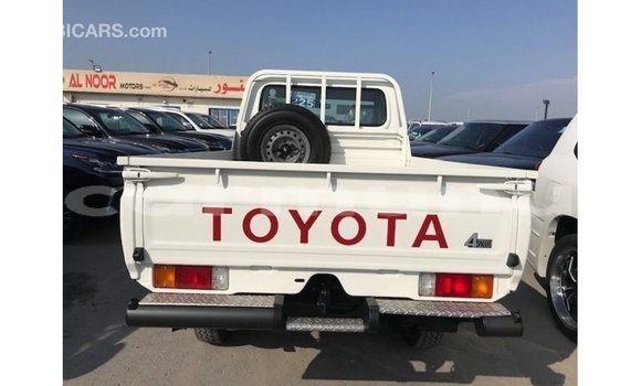 Acheter Import Voiture Toyota Land Cruiser Blanc à Import - Dubai, Région de la Bouenza Acheter Import Voiture Toyota Land Cruiser Blanc à Import - Dubai, Région de la Bouenza