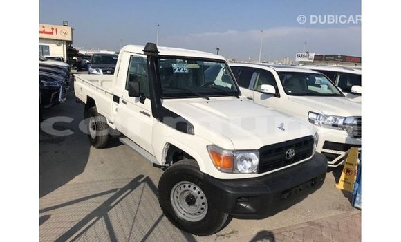 Acheter Import Voiture Toyota Land Cruiser Blanc à Import - Dubai, Région de la Bouenza Acheter Import Voiture Toyota Land Cruiser Blanc à Import - Dubai, Région de la Bouenza