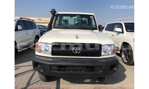 Acheter Import Voiture Toyota Land Cruiser Blanc à Import - Dubai, Région de la Bouenza Acheter Import Voiture Toyota Land Cruiser Blanc à Import - Dubai, Région de la Bouenza