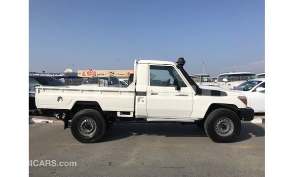 Acheter Import Voiture Toyota Land Cruiser Blanc à Import - Dubai, Région de la Bouenza Acheter Import Voiture Toyota Land Cruiser Blanc à Import - Dubai, Région de la Bouenza