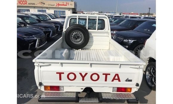 Acheter Import Voiture Toyota Land Cruiser Blanc à Import - Dubai, Région de la Bouenza Acheter Import Voiture Toyota Land Cruiser Blanc à Import - Dubai, Région de la Bouenza