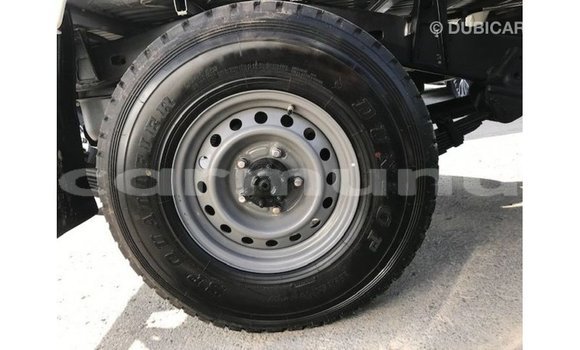 Acheter Import Voiture Toyota Land Cruiser Blanc à Import - Dubai, Région de la Bouenza Acheter Import Voiture Toyota Land Cruiser Blanc à Import - Dubai, Région de la Bouenza