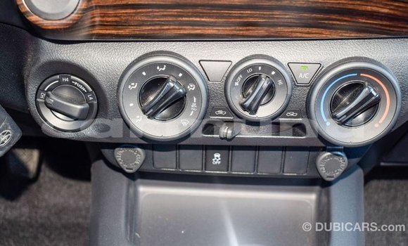 Acheter Import Voiture Toyota Hilux Blanc à Import - Dubai, Région de la Bouenza Acheter Import Voiture Toyota Hilux Blanc à Import - Dubai, Région de la Bouenza