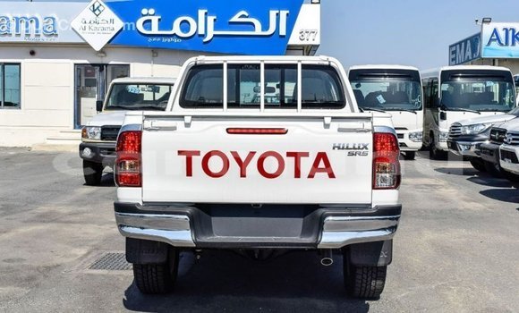 Acheter Import Voiture Toyota Hilux Blanc à Import - Dubai, Région de la Bouenza Acheter Import Voiture Toyota Hilux Blanc à Import - Dubai, Région de la Bouenza