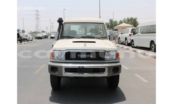 Buy Import Toyota Land Cruiser White Car in Import - Dubai in Region of Bouenza Buy Import Toyota Land Cruiser White Car in Import - Dubai in Region of Bouenza
