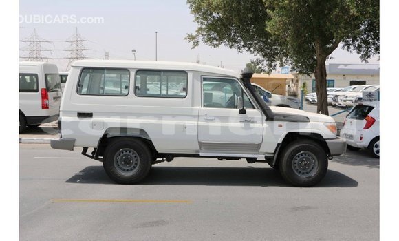 Buy Import Toyota Land Cruiser White Car in Import - Dubai in Region of Bouenza Buy Import Toyota Land Cruiser White Car in Import - Dubai in Region of Bouenza