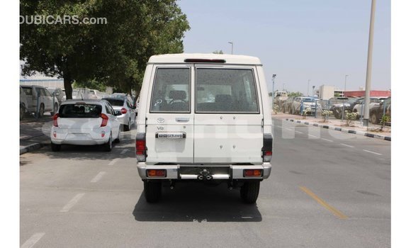 Buy Import Toyota Land Cruiser White Car in Import - Dubai in Region of Bouenza Buy Import Toyota Land Cruiser White Car in Import - Dubai in Region of Bouenza