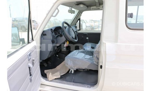 Buy Import Toyota Land Cruiser White Car in Import - Dubai in Region of Bouenza Buy Import Toyota Land Cruiser White Car in Import - Dubai in Region of Bouenza