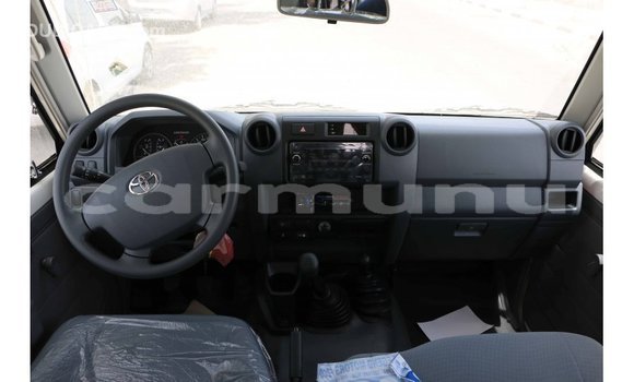 Buy Import Toyota Land Cruiser White Car in Import - Dubai in Region of Bouenza Buy Import Toyota Land Cruiser White Car in Import - Dubai in Region of Bouenza