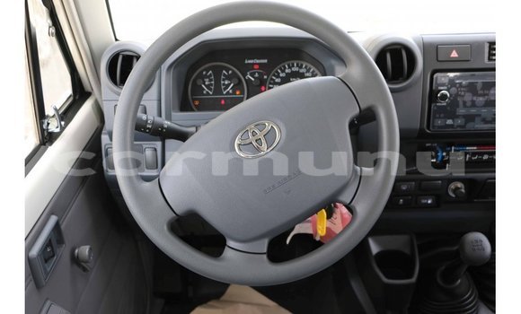 Buy Import Toyota Land Cruiser White Car in Import - Dubai in Region of Bouenza Buy Import Toyota Land Cruiser White Car in Import - Dubai in Region of Bouenza