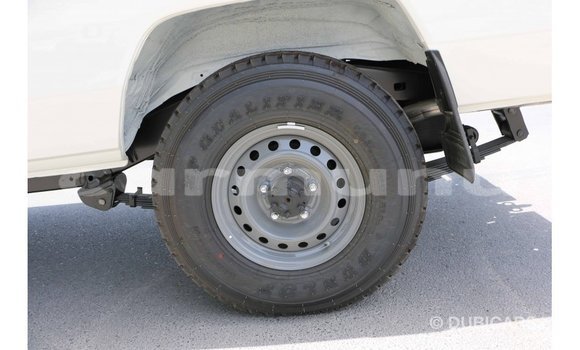 Buy Import Toyota Land Cruiser White Car in Import - Dubai in Region of Bouenza Buy Import Toyota Land Cruiser White Car in Import - Dubai in Region of Bouenza