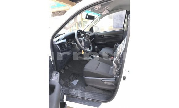 Buy Import Toyota Hilux White Car in Import - Dubai in Region of Bouenza Buy Import Toyota Hilux White Car in Import - Dubai in Region of Bouenza
