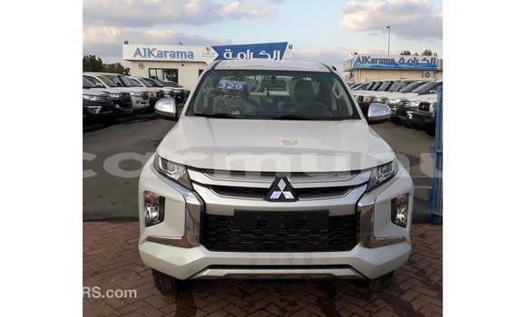 Acheter Import Voiture Mitsubishi L200 Blanc à Import - Dubai, Région de la Bouenza Acheter Import Voiture Mitsubishi L200 Blanc à Import - Dubai, Région de la Bouenza