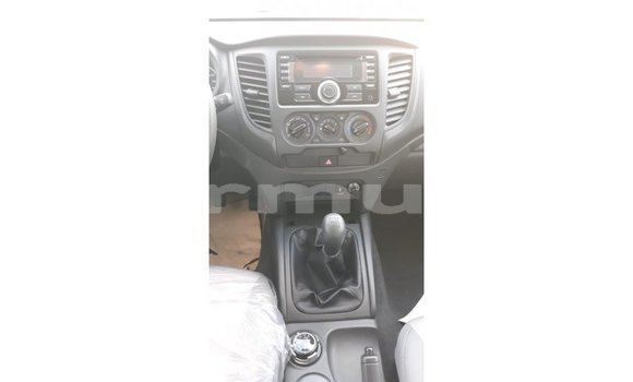 Acheter Import Voiture Mitsubishi L200 Blanc à Import - Dubai, Région de la Bouenza Acheter Import Voiture Mitsubishi L200 Blanc à Import - Dubai, Région de la Bouenza