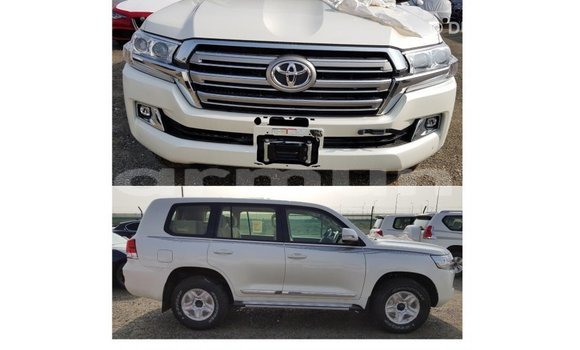 Buy Import Toyota Land Cruiser White Car in Import - Dubai in Region of Bouenza Buy Import Toyota Land Cruiser White Car in Import - Dubai in Region of Bouenza