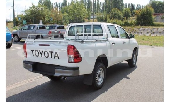 Acheter Import Voiture Toyota Hilux Blanc à Import - Dubai, Région de la Bouenza Acheter Import Voiture Toyota Hilux Blanc à Import - Dubai, Région de la Bouenza
