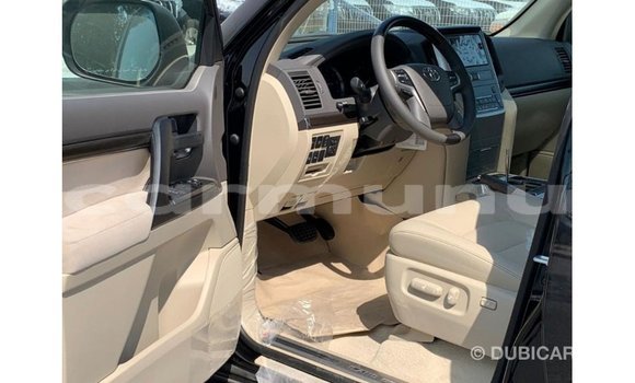 Buy Import Toyota Land Cruiser Black Car in Import - Dubai in Region of Bouenza Buy Import Toyota Land Cruiser Black Car in Import - Dubai in Region of Bouenza