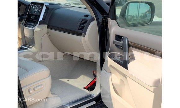 Buy Import Toyota Land Cruiser Black Car in Import - Dubai in Region of Bouenza Buy Import Toyota Land Cruiser Black Car in Import - Dubai in Region of Bouenza