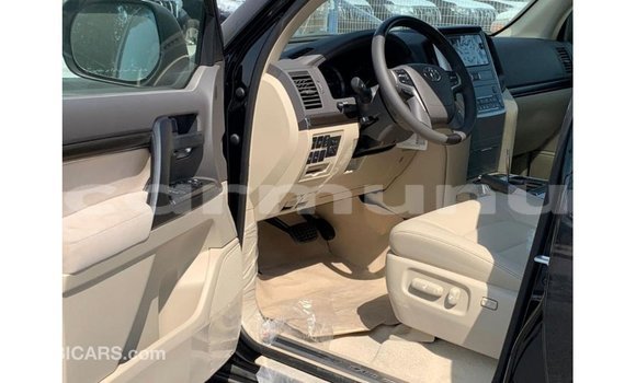 Buy Import Toyota Land Cruiser Black Car in Import - Dubai in Region of Bouenza Buy Import Toyota Land Cruiser Black Car in Import - Dubai in Region of Bouenza