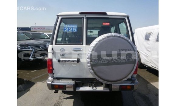 Buy Import Toyota Land Cruiser White Car in Import - Dubai in Region of Bouenza Buy Import Toyota Land Cruiser White Car in Import - Dubai in Region of Bouenza