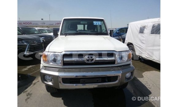 Buy Import Toyota Land Cruiser White Car in Import - Dubai in Region of Bouenza Buy Import Toyota Land Cruiser White Car in Import - Dubai in Region of Bouenza