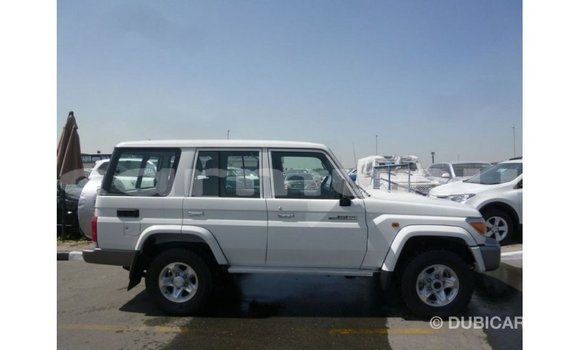 Buy Import Toyota Land Cruiser White Car in Import - Dubai in Region of Bouenza Buy Import Toyota Land Cruiser White Car in Import - Dubai in Region of Bouenza